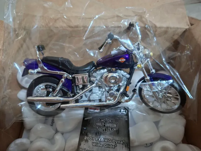 Miniatura Maisto Harley Davidson Dyna Wide Glide 2001