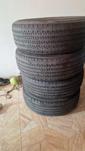 penus 4 pneus usado 245/70R16 Bridgestone  * R$200 a unidade. 