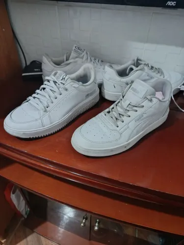 Dois tênis original branco