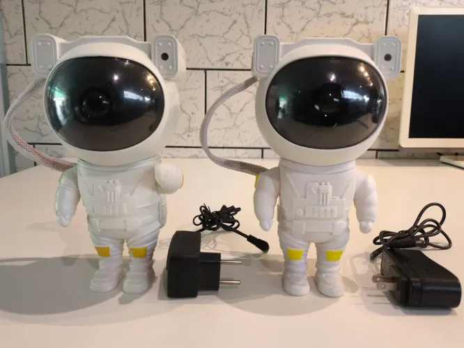 Projetor Galáxia Astronauta - Luminária de Estrelas e Nebulosas (UNIDADE)