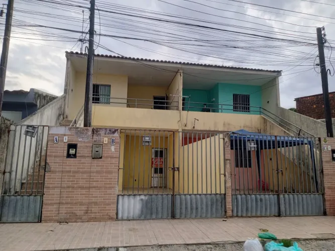 ALUGA-SE CASA VALOR: 870,00 C/ÁGUA