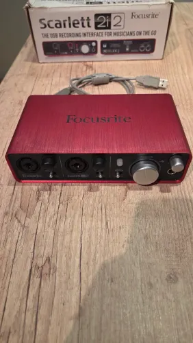 Placa de áudio Focusrite Scarlett 2i2