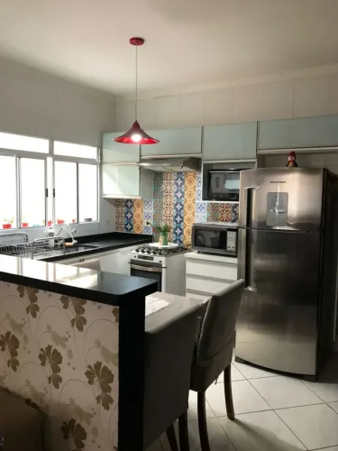 Oportunidade! Linda Casa em Cond./ 2 Dorm./ 1 Suíte/ Espaço Gourmet/ Só 280 mil!
