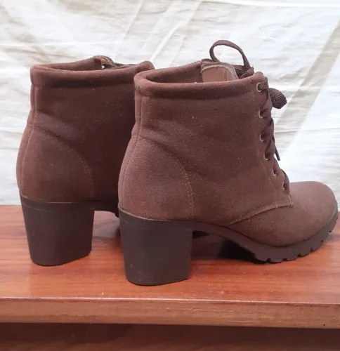 Bota marrom n36