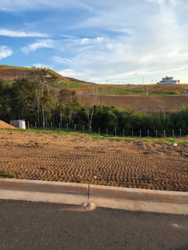 Terreno de 330m² no Reserva do Vale, bairro 100% planejado e seguro. O melhor da região
