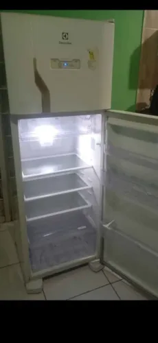 geladeira Electrolux duplex Frost Free fucinando perfeitamente bem conservada toda 