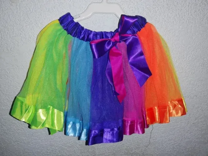 Saia infantil de tule colorido comprimento de 25cm de cumprimento