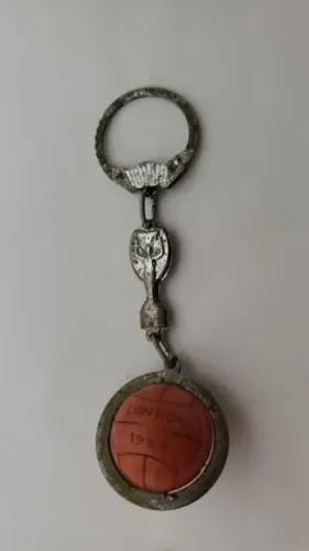 chaveiro Copa 1966 de Londres, Com Bola e Taça Julies Rimet, 60 anos