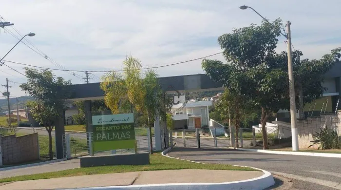 Terreno à venda no Residencial Recanto das Palmas em Vinhedo.