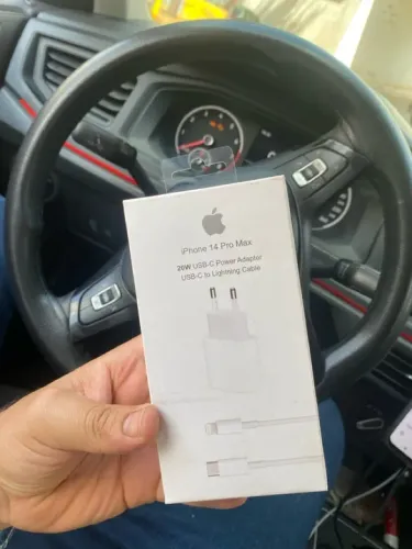 Carregador de iPhone novo na caixa saida C