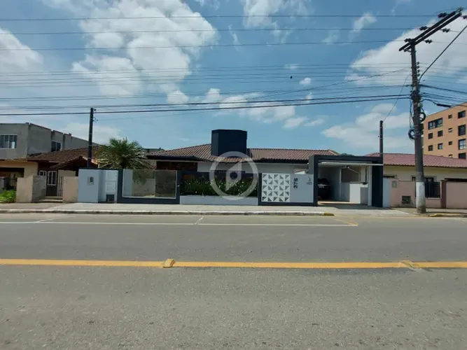 Casa à venda no bairro Centro - Guaramirim/SC