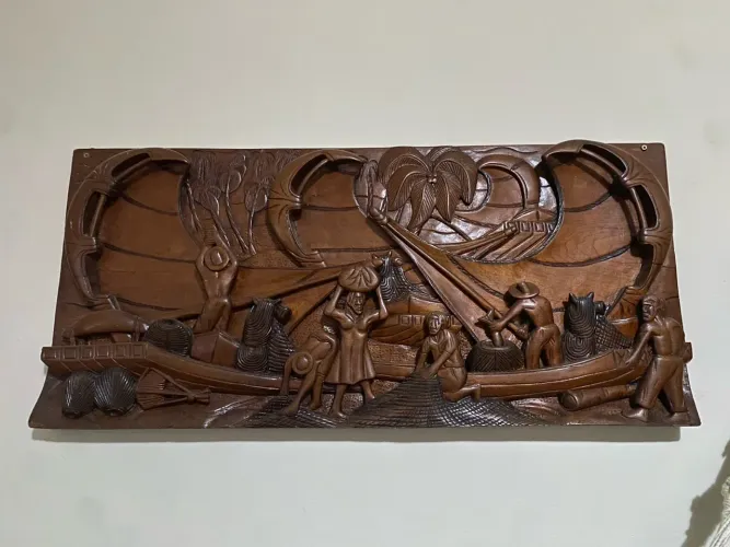 Escultura em Madeira Entalhada - Cena de Pesca