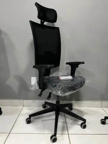 Cadeira Flash Presidente Backsytem Apoio de Cabeça Com Braços Reguláveis - Plaxmetal