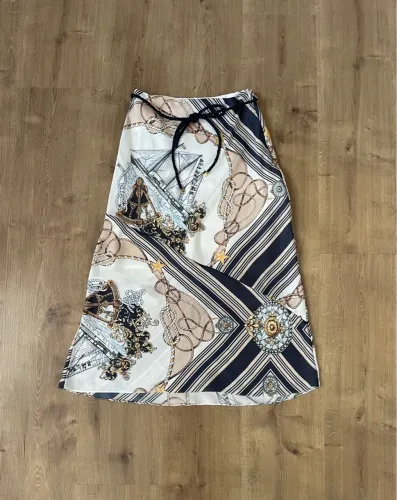 Saia midi estampada tam P Lez a Lez