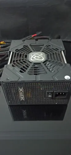 Fonte de Alimentação XFX XPS-750W-SEW 750W 80 Plus Bronze - Alta Performance.
