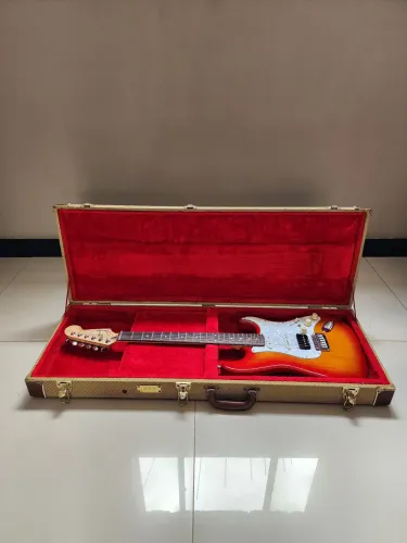 Guitarra Stratocaster Red Sienna
