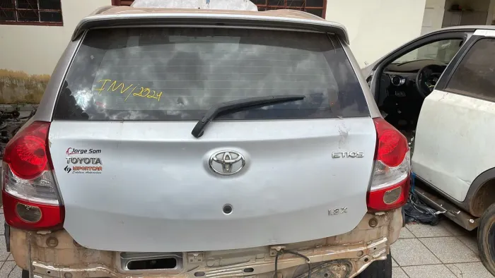Tampa traseira Etios hatch 