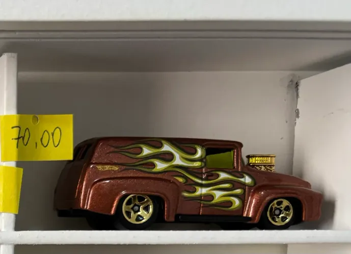 Hot wheels 56 ford with flames - marrom