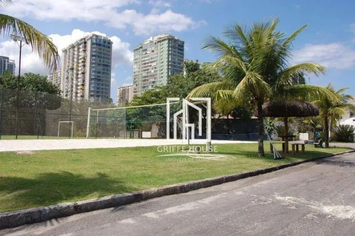 CONDOMINIO JARDIM MARAPENDI -TERRENO DE ESQUINA COM 700M.