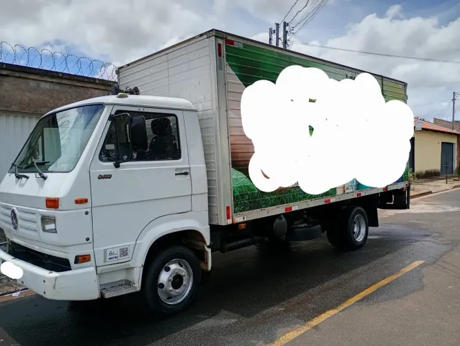 Vw 8140 ano 99 com baú 