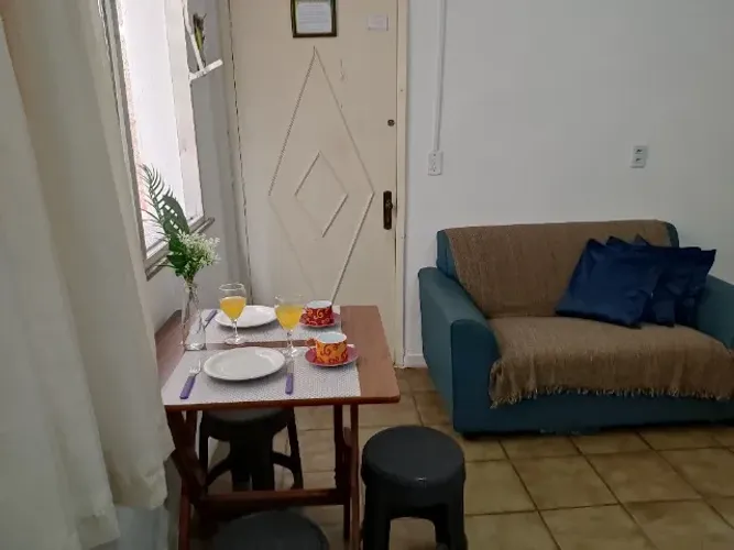 Apartamento dois quartos, mobiliado com internet, estação metrô Uruguai a 14 min a pé