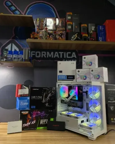 PC GAMER CORE I7 8700/ 32 RAM/ RX 5600 XT 8GB