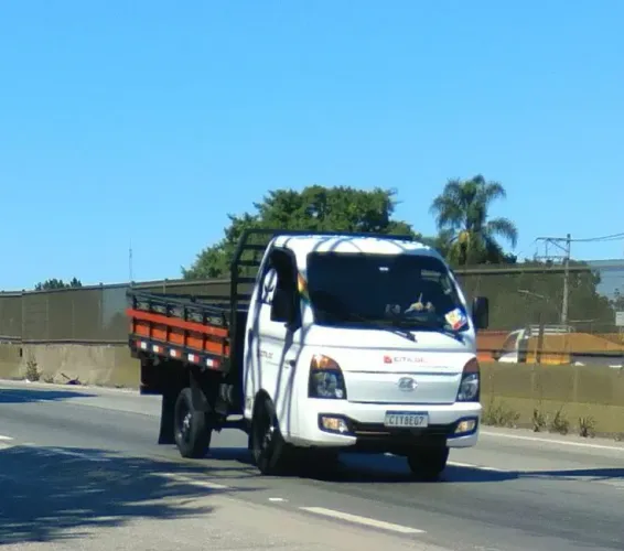 Fazemos  fretes e mudanças