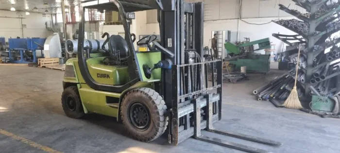 EMPILHADEIRA CLARK 4TON