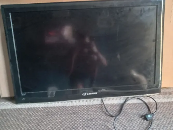 TV Buster 40" com defeitos na descrição 