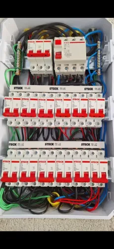 Eletricista  instalador 