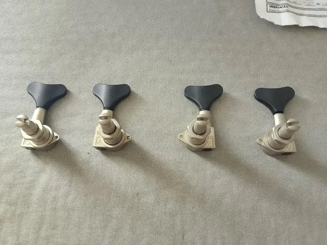 Jogo de tarraxa blindada de contrabaixo. Original Cort Curbow - Usado