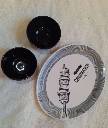 Jogo de prato e bowls para churrasco