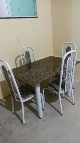 Conjunto de mesa 4 cadeiras 