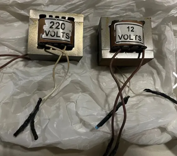 Transformadores 12V e 220V