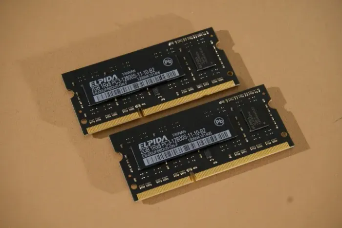 Kit memórias DDR3 ELPIDA (original Apple) 4GB (2x2GB) 1Rx8 PC3-12800S-11-10-B2
