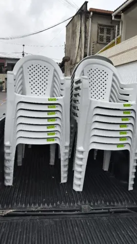 Cadeira de plástico 