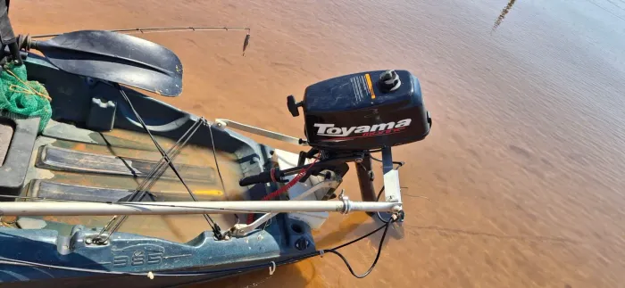 Caiaque com motor toyama 2.6