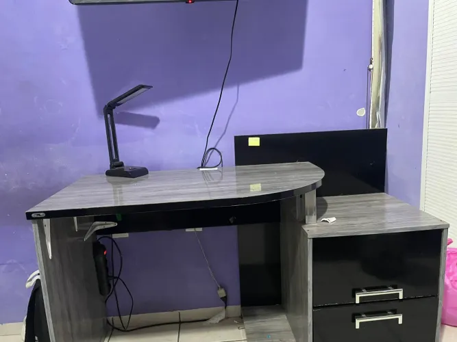 Escrivaninha moderna e funcional