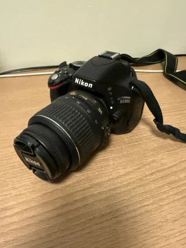 Câmera Nikon D5100 DSLR em excelente estado