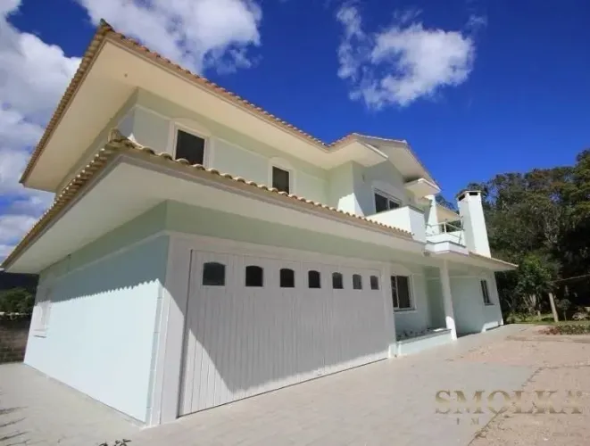 Casa com 4 Quartos para Alugar, 489 m²
