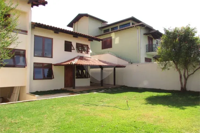 Casa para alugar com 4 quartos, sendo 2 suítes, em Vila São Francisco, São Paulo - SP