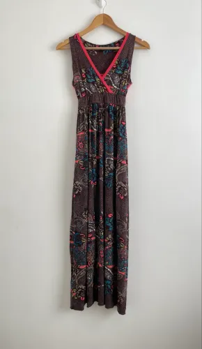 Vestido longo tam P marrom sem mangas estampa floral