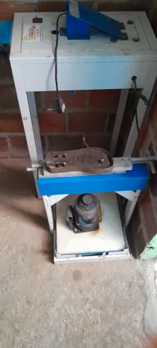 Máquina para produção chinelos