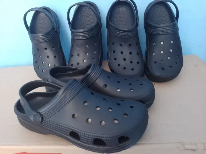 Sandália Crocs Premium