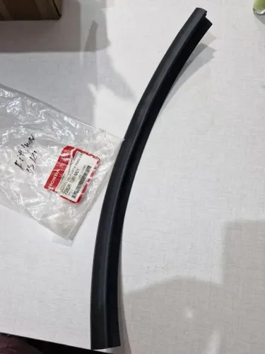 Guarnição borracha inferior porta traseira esquerda Honda Fit Wrv 2015/2021 72826T5NM01