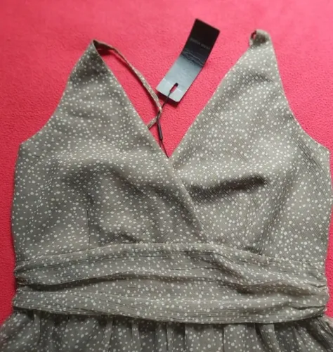 Vestido Vero Moda (Marca Europeia) - Forrado e Leve - Estampa Poá