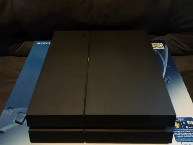 PlayStation 4 1 Tb SSD, 2 Controles Originais e Resident Evil Collection Nacional (Raro).