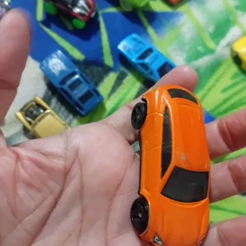 Vendo lotinho de carrinhos algum de ferro