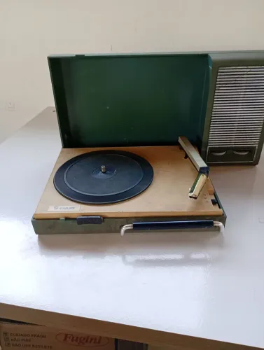 Vitrola antiga Philips, relíquia.(Ler anúncio)