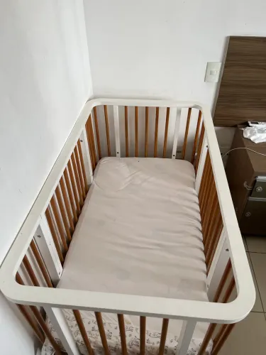 Vendo berço em excelente estado, lindo e moderno 
